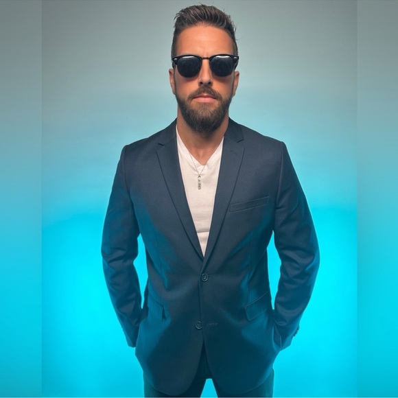 H&M / Navy Slim Fit Blazer / Size 42R - Picture 13 of 13